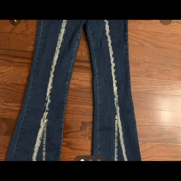 I am Gia - Picture 2 of 6